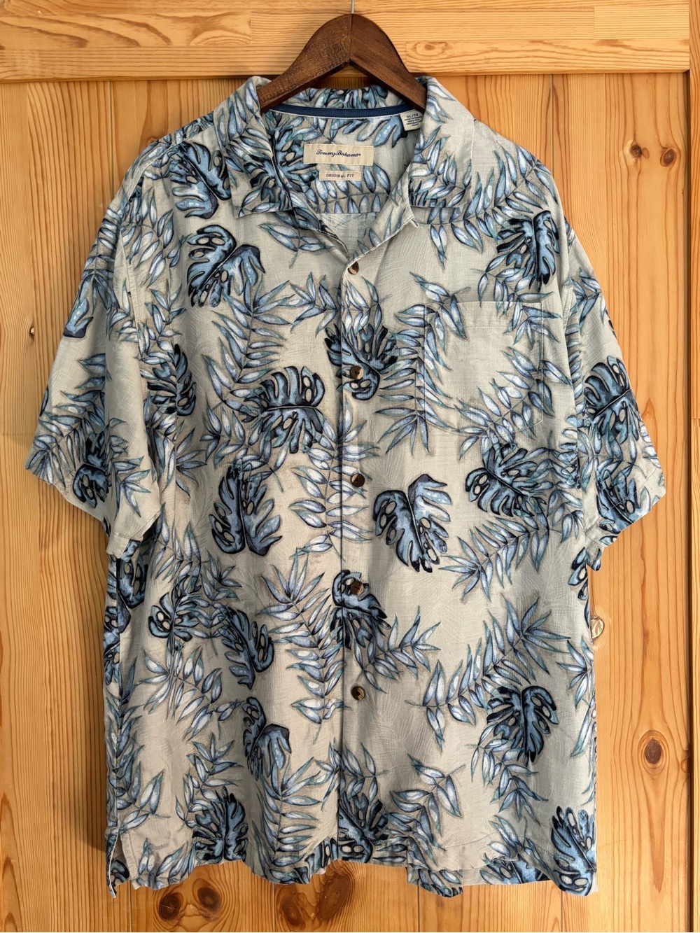 Tommy Bahama Men’s XL 100% Silk Hawaiian Shirt Tropical Blue Y2K Original Fit